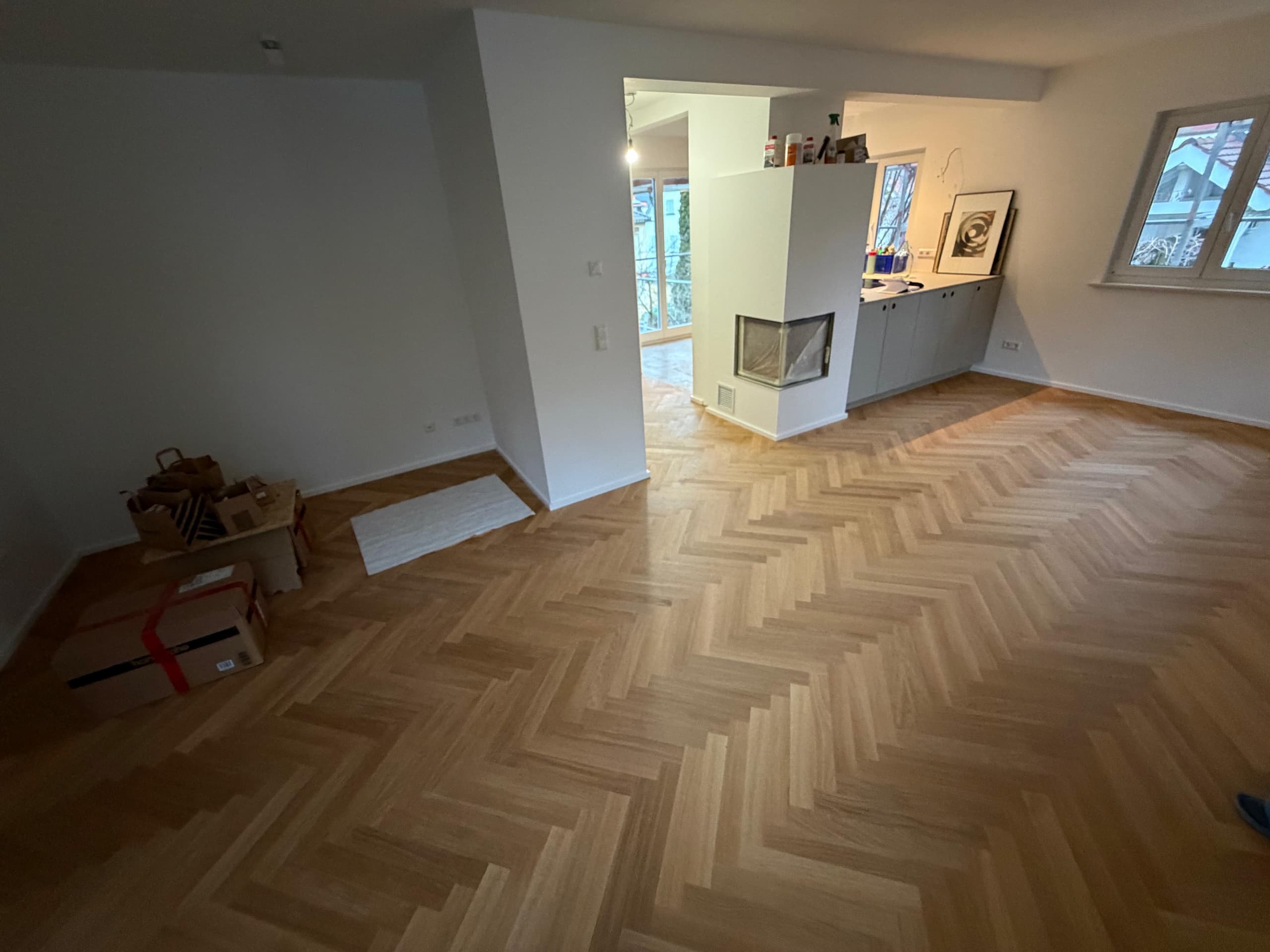 Präzise Verlegung von Fischgrätparkett